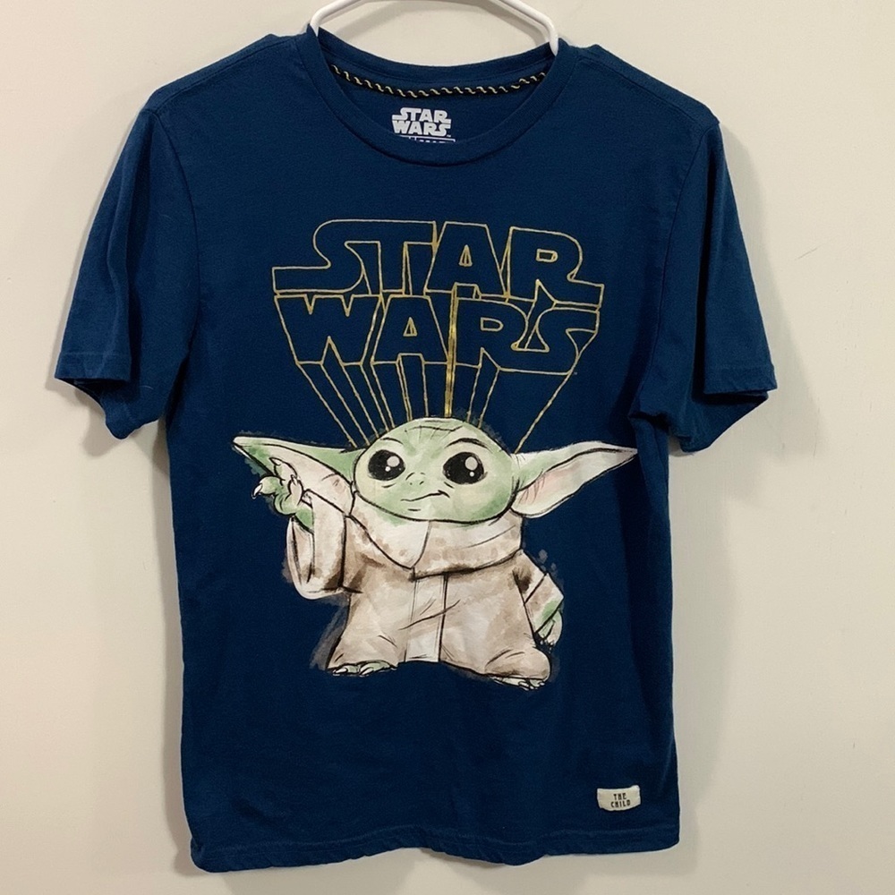 Star Wars Baby Yoda t-shirt Kids Large, or womanβs small - good condition